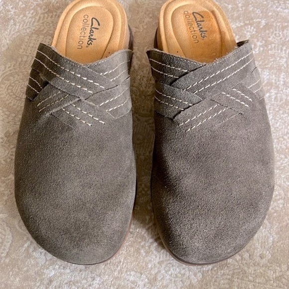 Brand New Clarks Genuine Suede Slip On Clogs Dark Olive Brynn Comfort Slide Mule - Picture 3 of 16
